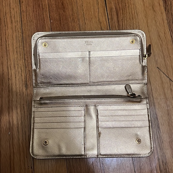 PRADA SAFFIANO GIFT Ribbon Bifold Long Wallet Long Wallet (w/ Coin Compartment) - Picture 2 of 5
